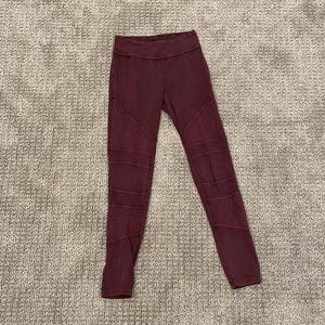 Maroon leggings with leg details
